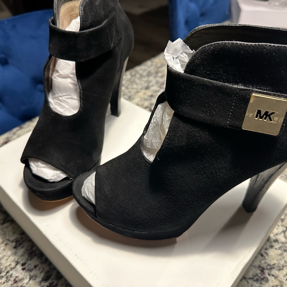 Black suede, Michael Kors shoes - Picture 2 of 2
